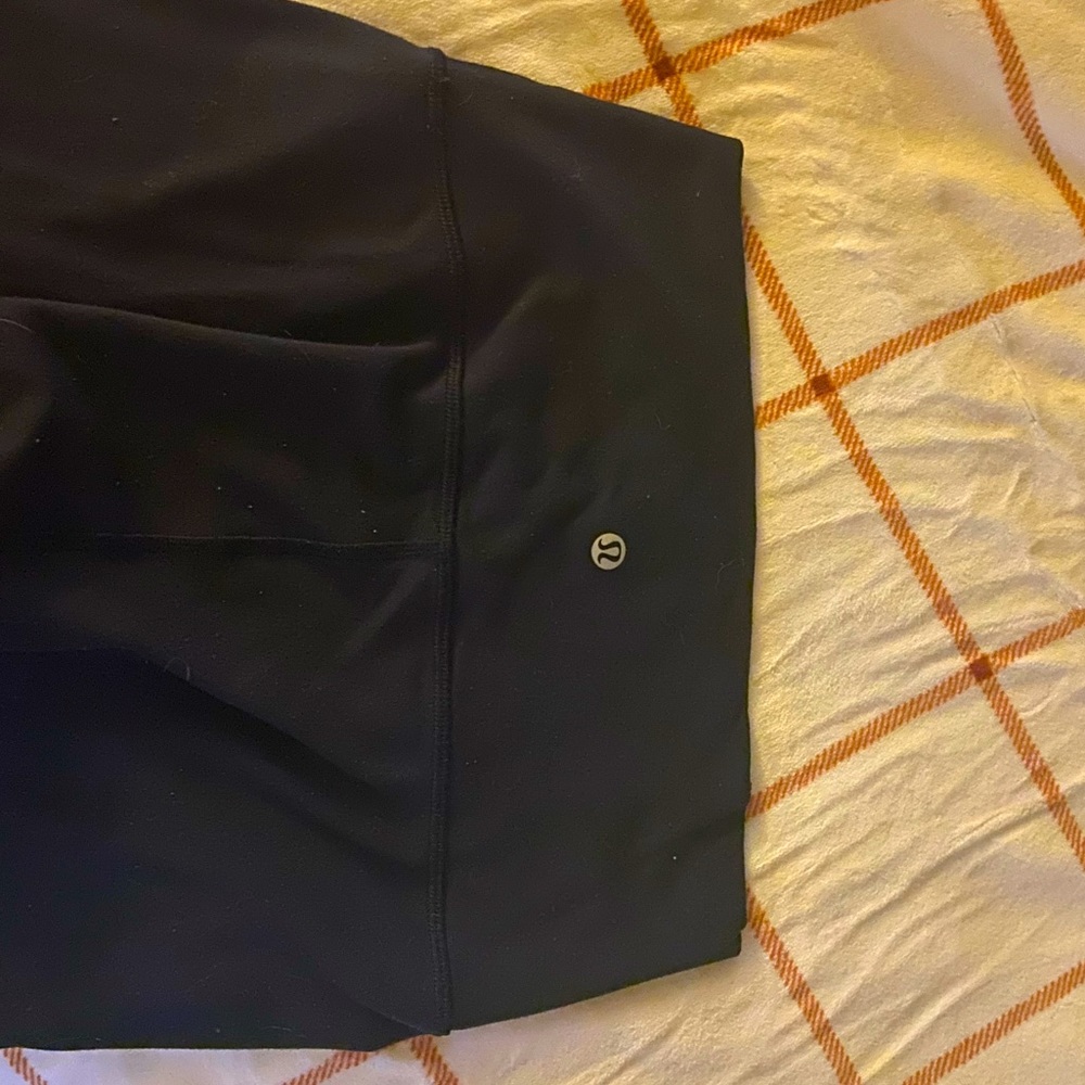 Black wunder under lulu leggings
